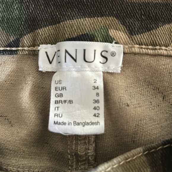 EUC Venus Size 2 Camouflaged Shorts - Picture 2 of 5